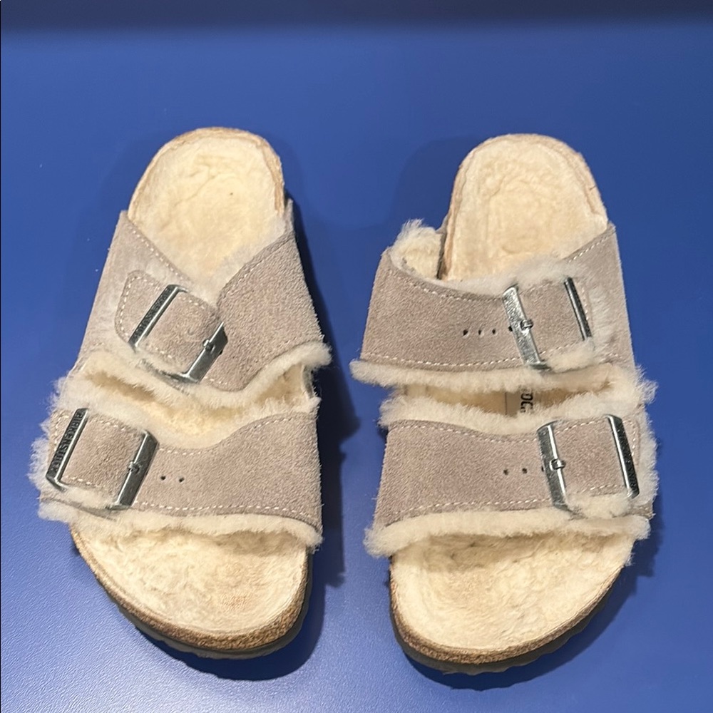 Birkenstock fury sandals great condition!